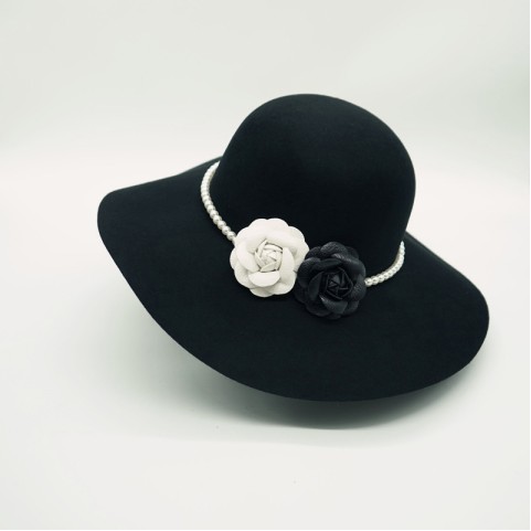 Wavy Brim Camellia Pearl Wool Felt Hat